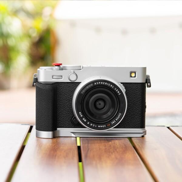 JJC 金属 L型ハンドグリップ 富士フィルム Fujifilm X-E5 XE5 適用 電池交換が便利 底の1/4"-20ネジ穴 & アルカタイプ スピーカー穴付き 1枚SDカード収納可能 1個レリーズシャッターボタン付属 シ_1
