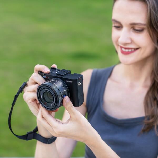 JJC Sony用 RX1R III 専用折りたたみ式 サムグリップ サムレスト ソニー RX1R III DSC- RX1RM3 Cyber-shot RX1RIII カメラ 専用 TG-2互換 ダイヤルやボタンの操作に影響なし 装着簡単 カメラホールド感を_8