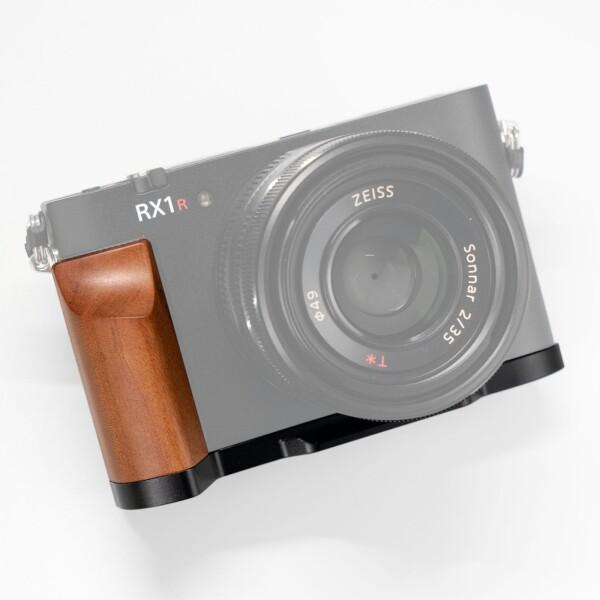 Iborrys 高級レトロ実木 カメラグリップ 、対応 Sony ソニー DSC-RX1RM3 RX1R III カメラ 、 専用 L型クイックリリース プレート 職人手作り プレミアム天然 木製ハンドル (砂漠鉄木黒板)