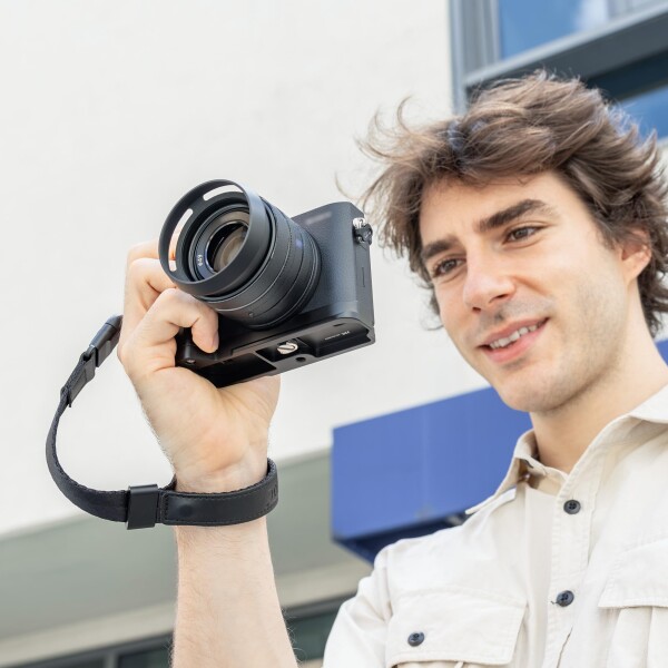 JJC 金属 L型ハンドグリップ ソニー RX1R III DSC- RX1RM3 RX1R3 適用 電池交換が便利 底の1/4"-20ネジ穴 & アルカタイプ スピーカー穴付き ブラック_1