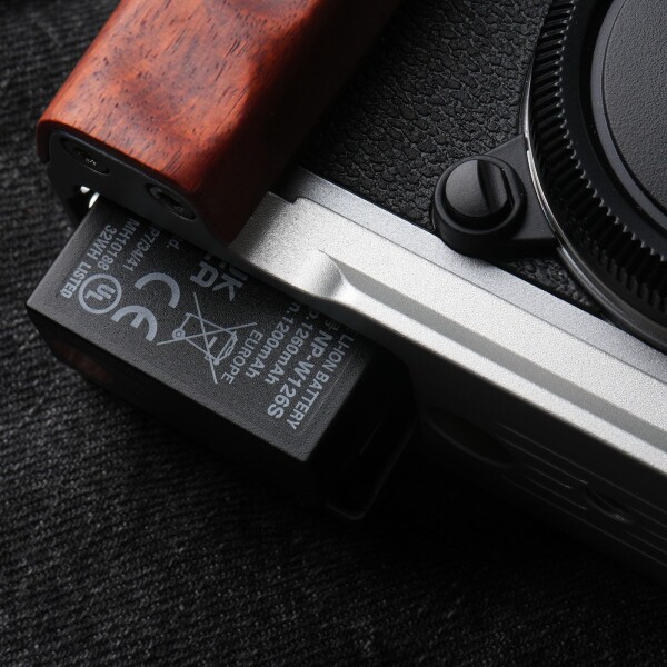 RYDSCAM 実木 カメラグリップ 、対応 FUJIFILM FUJI 富士 X-T30 III カメラ専用 L型クイックリリース プレート?独自防滑指溝 ? 超極細繊維植絨 ? 高級珍木 木製ハンドル (赤檀銀板)
