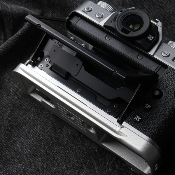 RYDSCAM 実木 カメラグリップ 、対応 FUJIFILM FUJI 富士 X-T30 III カメラ専用 L型クイックリリース プレート?独自防滑指溝 ? 超極細繊維植絨 ? 高級珍木 木製ハンドル (赤檀銀板)