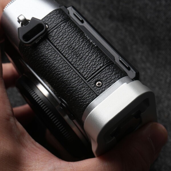 RYDSCAM 実木 カメラグリップ 、対応 FUJIFILM FUJI 富士 X-T30 III カメラ専用 L型クイックリリース プレート?独自防滑指溝 ? 超極細繊維植絨 ? 高級珍木 木製ハンドル (赤檀銀板)