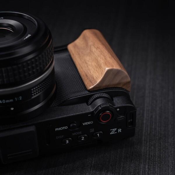 Iborrys 高級レトロ実木 カメラグリップ 、対応 Nikon ニコン ZR カメラ 、 専用 L型クイックリリース プレート 職人手作り プレミアム天然 木製ハンドル (クルミ黒板)_4