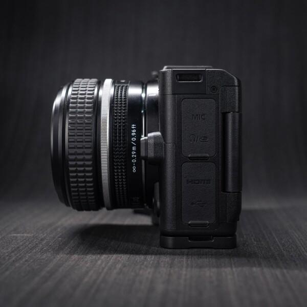 Iborrys 高級レトロ実木 カメラグリップ 、対応 Nikon ニコン ZR カメラ 、 専用 L型クイックリリース プレート 職人手作り プレミアム天然 木製ハンドル (クルミ黒板)_6