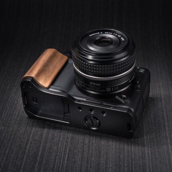 Iborrys 高級レトロ実木 カメラグリップ 、対応 Nikon ニコン ZR カメラ 、 専用 L型クイックリリース プレート 職人手作り プレミアム天然 木製ハンドル (クルミ黒板)_7