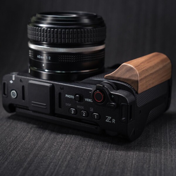 Iborrys 高級レトロ実木 カメラグリップ 、対応 Nikon ニコン ZR カメラ 、 専用 L型クイックリリース プレート 職人手作り プレミアム天然 木製ハンドル (クルミ黒板)_8