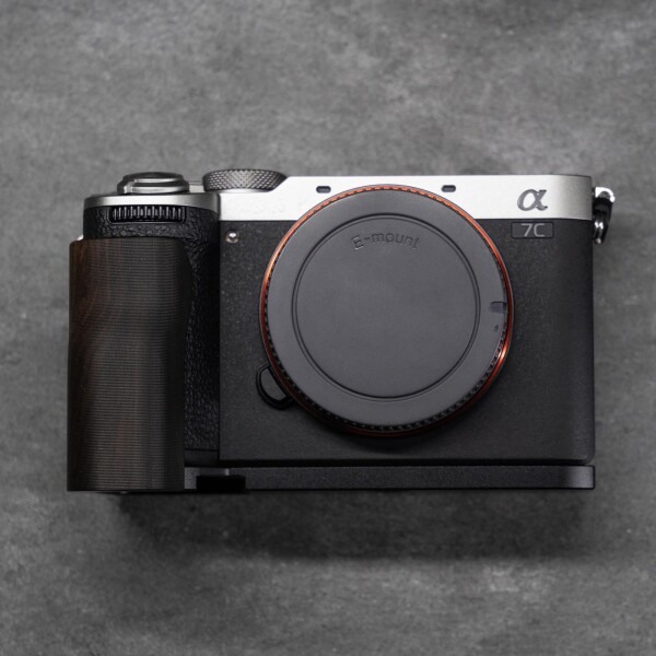 SIUTATDSH カメラグリップ 対応 sony ソニー A7C2 a7c ii A7C Mark 2 カメラ専用 L型クイックリリースプレート、実木製ハンドル、三脚設置でき (黒檀黒板)_5