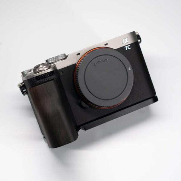 SIUTATDSH カメラグリップ 対応 sony ソニー A7C2 a7c ii A7C Mark 2 カメラ専用 L型クイックリリースプレート、実木製ハンドル、三脚設置でき (黒檀黒板)_6