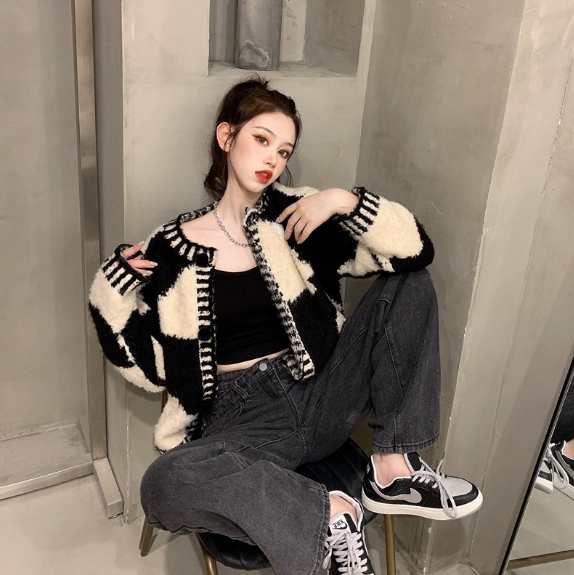 アウター コート ショート丈 長袖 前開き ラウンドネック ボタン もこもこ かわいい 大人可愛い きれいめ シンプル 上品 おしゃれ かっこいい レトロ ラフ ルーズ こなれ感 個性的 主役級 存在感 抜け感 秋 冬 キュート クール ナチュラル ベーシック レディース 女性用 ママ アウター コート ショート丈 長袖 前開き ラウンドネック ボタン