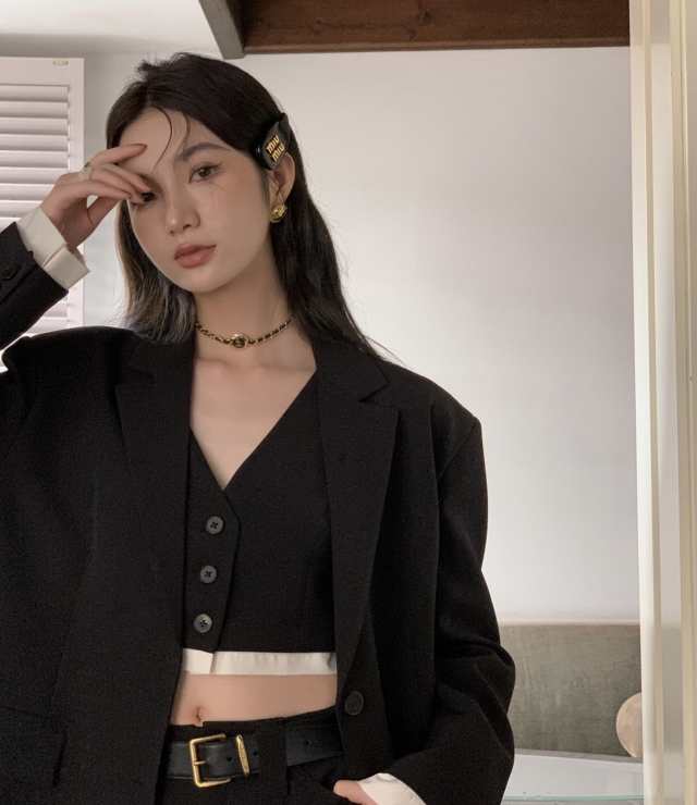 レディース スカート トップス ベスト セットアップ ミニ ノースリーブ Vネック 前開き ボタン かわいい 大人可愛い きれいめ シンプル カジュアル おしゃれ かっこいい こなれ感 個性的 主役級 存在感 デート お出かけ 女子会 休日 ショッピング カフェ【UD0006】