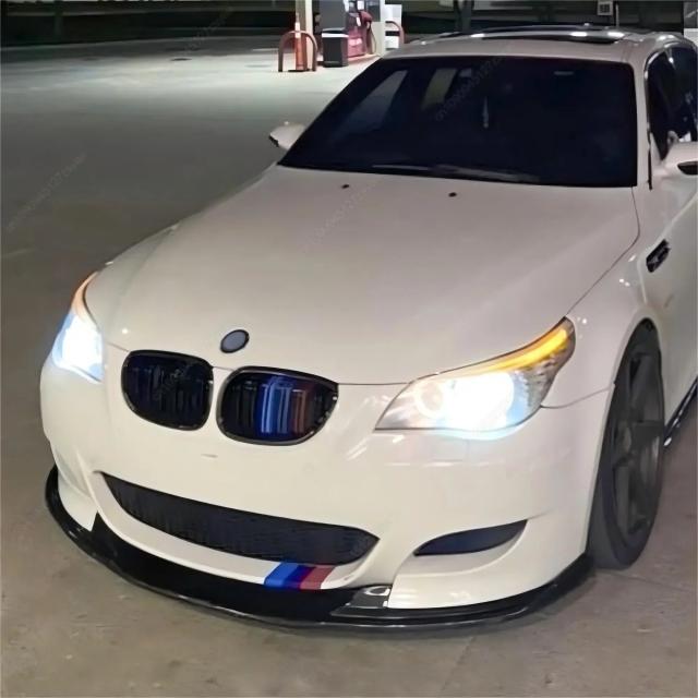 BMW 5シリーズ E60 E61 M5 専用 フロントバンパースプリッター リップ グロスブラック ディフューザー スポイラーガード ボディキット 輸入品