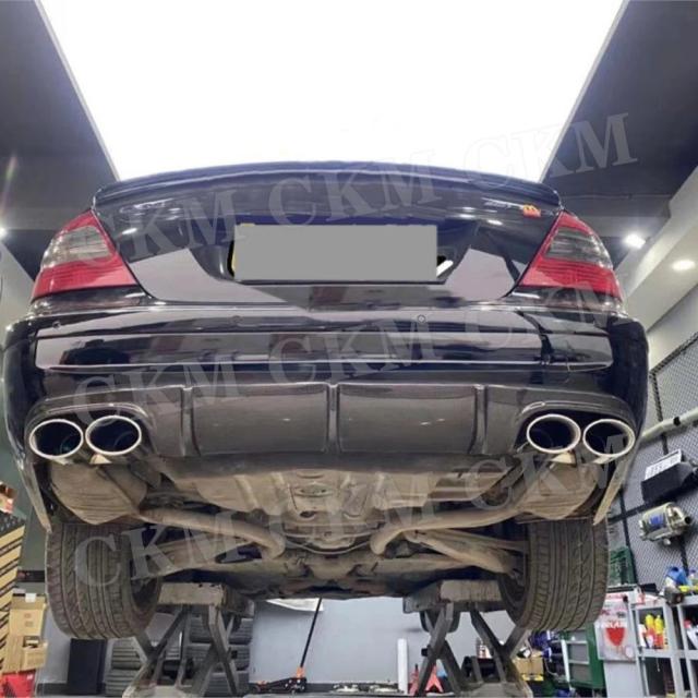 ベンツ W211 E55 AMG セダン（2002-2006年）用 カーボンファイバー リアリップディフューザー FRP リアバンパーリップスポイラー ボディキット カーアクセサリー 輸入品_13