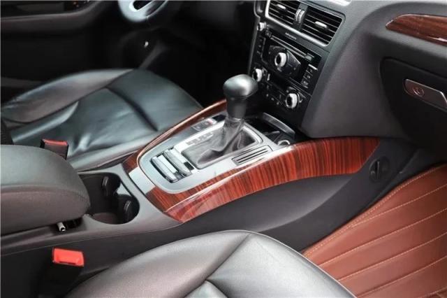 アウディ Q5 8R (2010-2018) / SQ5 8R (2013-2017) 用 カーボンファイバー調 内装デコレーション センターコンソールドア内装ステッカー ABS製 輸入品