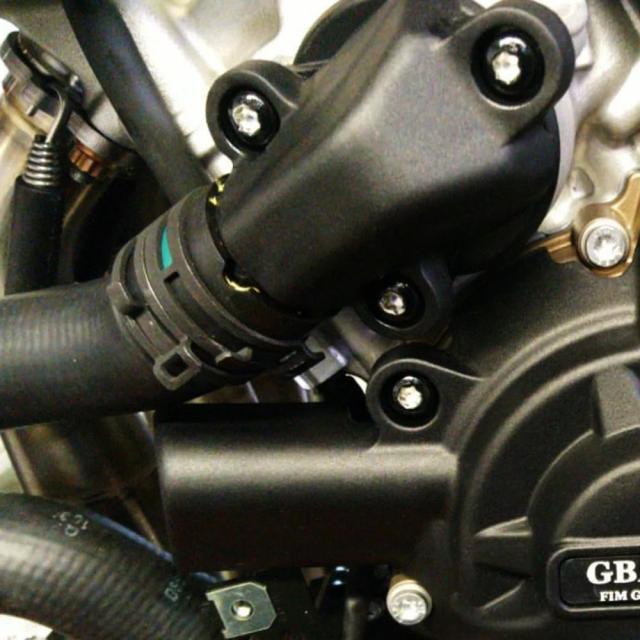 BMW S1000RR・M1000RR（2019-）、S1000R・M1000R（2021-）用 オルタネータークラッチプロテクションカバー GBレーシングエンジンカバー 輸入品