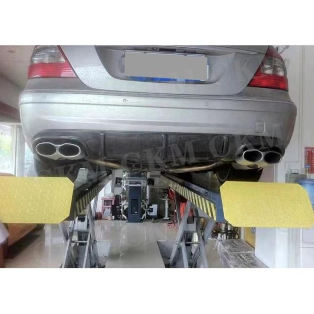 ベンツ W211 E55 AMG セダン（2002-2006年）用 カーボンファイバー リアリップディフューザー FRP リアバンパーリップスポイラー ボディキット カーアクセサリー 輸入品_6