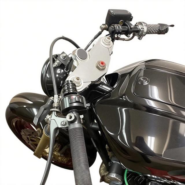 ヤマハ FZ8 FZ1 FZR1000 MT-01 MT-10 XSR900 R6 R1 YZF750 R 用 クリップオンハンドルバー レイザー 50mm 調整可能 クリップオン 輸入品_6