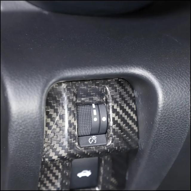 炭素 カーテールゲートスイッチ デコレーションフレームカバー トヨタ86 スバルBRZ 2022-25 室内装飾 トランクスイッチパネル 刈り込み 付属品 インポート品
