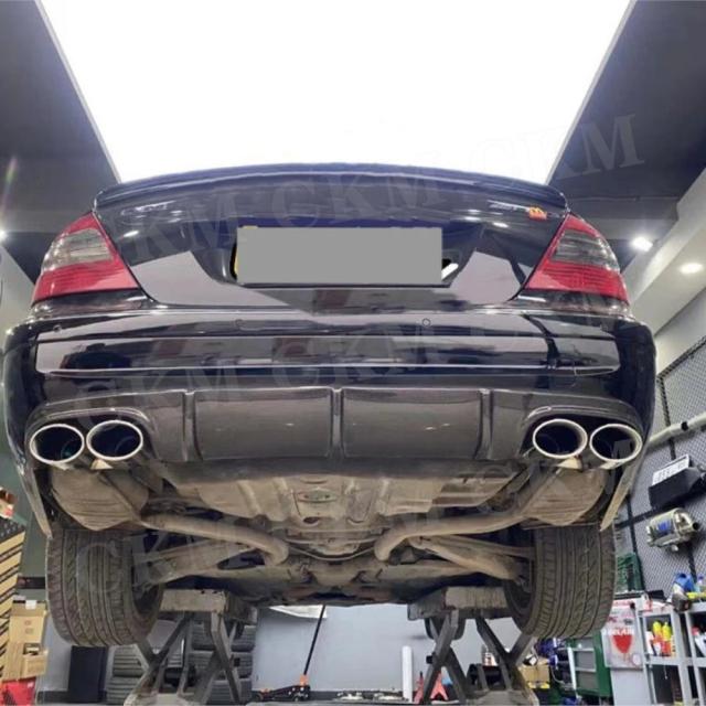 ベンツ W211 E55 AMG セダン（2002-2006年）用 カーボンファイバー リアリップディフューザー FRP リアバンパーリップスポイラー ボディキット カーアクセサリー 輸入品_4