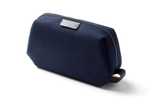BELLROY TOILETRY KIT、耐水性のトラベルポーチ(洗面用具、香水、ヒゲ剃り、ヘアブラシ、歯ブラシ) - NAVY