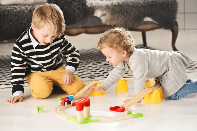 BRIO (ブリオ) マイファースト バッテリ ーパワーレールセット 33710 対象年齢1歳半~ 【おもちゃ 玩具 木製おもちゃ 機関車 レールセット_1