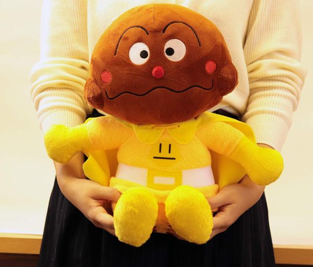 ぬいぐるみ KFEN 吉徳 アンパンマン 抱き人形ソフト カレーパンマン 182711の通販はau