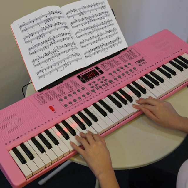 Amazon.co.jp: Hricane キーボード ピアノ 電子ピアノ 61鍵盤 200種類音色 200種類リズム 60曲デモ曲  LCDディスプレイ搭載 光る鍵盤 楽器 日本語パネル ヘッドフォン対応 子供 初心者 練習用 USBケーブルと日本語説明書付き : 楽器・音響機器