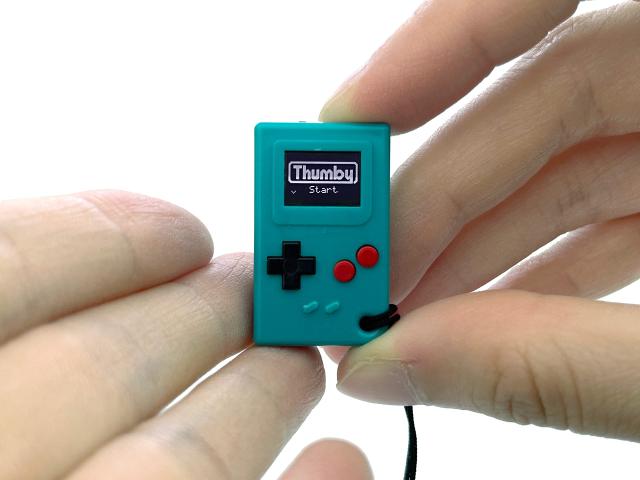 TinyCircuits Thumby (ティール) 小さなゲーム機 プレイ可能なプログラム可能なキーチェーン： 電子ミニチュア STEM学習ツールの通販は