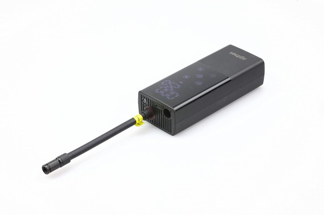 キジマ(Kijima) バイク 空気入れ 電動 スマートエアポンプ 基本セット 自動車 自転車 ボール コンパクト 2000mah/7.4V 最大150PSIの通販は