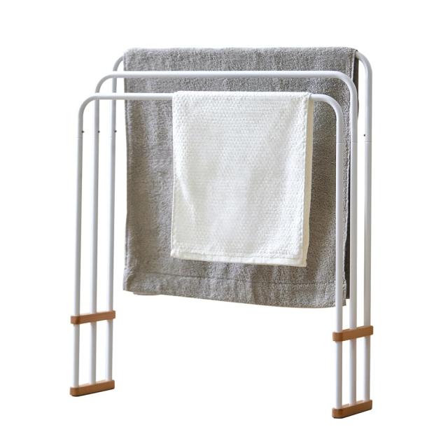アイリスオーヤマ(IRIS OHYAMA) 横から干せるタオルスタンド 使わない時は折りたためるから収納に困らない設計 天然木仕様でインテリアにの通販は 5,442円