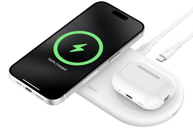 Belkin 2 in 1 Qi2ワイヤレス充電器 Qi2公式認証/MagSafe対応 iPhone 15/14/13/12/Qi2対応スマートフォン(最大15W高速充電) AirPods/ワイの通販は