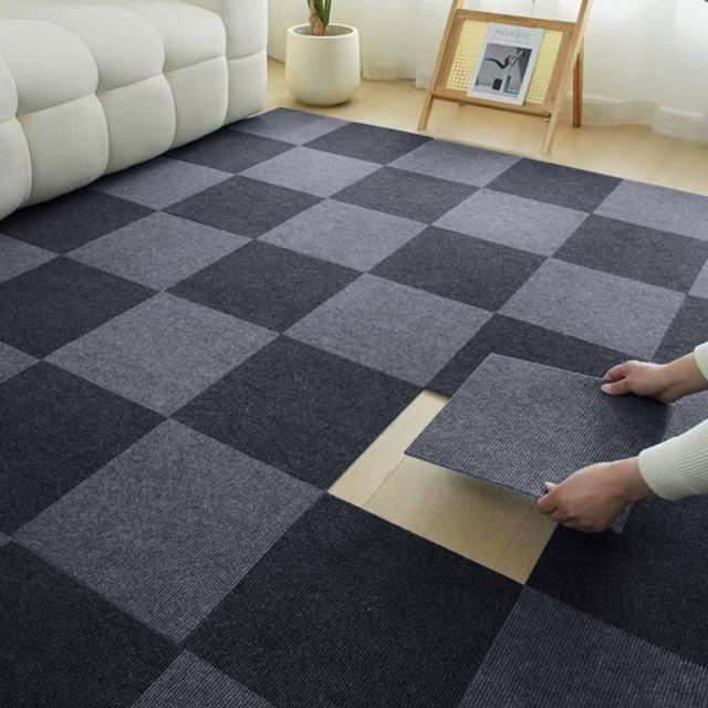 AYO タイルカーペット ずれない ジョイントマット 玄関マット厚手4mm 30*30cm フロアマット ハサミでカット可 防音シート カーペット おの通販は 7,066円