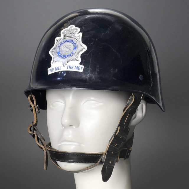 イギリス警察 放出品 ヘルメット F1型 ロンドン警視庁ステッカー付 Ra の通販はau Pay マーケット レプズギア
