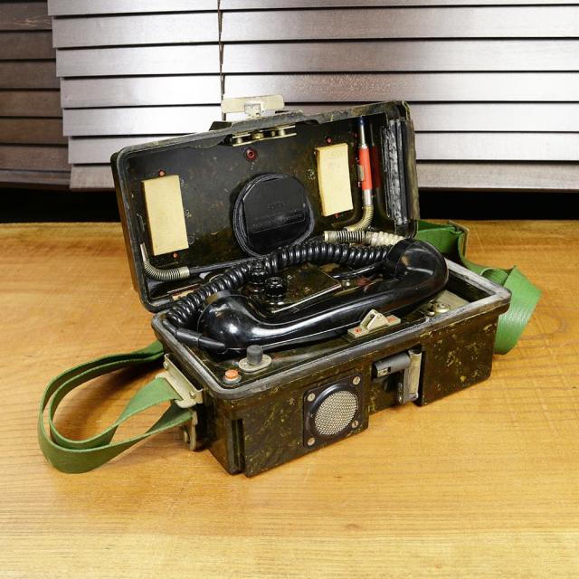 ドイツ軍放出品 フィールドフォン NVA 野戦電話 FF-63S [ 可 ][ra14350]