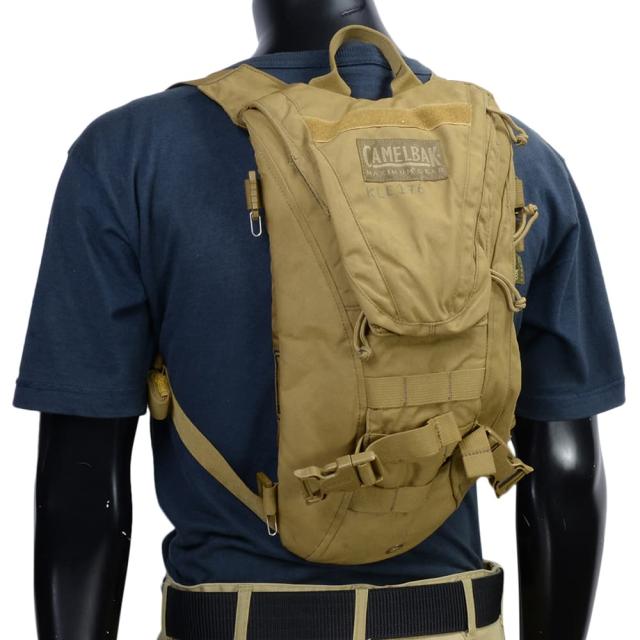 オランダ軍放出品 ハイドレーションキャリア CAMELBAK製 コヨーテタン [ 難あり ][ra15831]