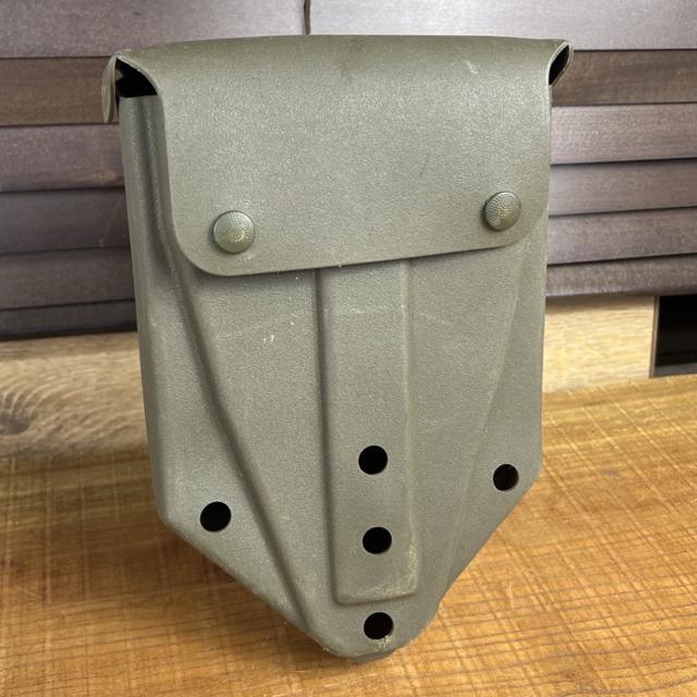 米軍放出品 ショベルケース G.I.仕様 プラスチック製 三つ折りショベル