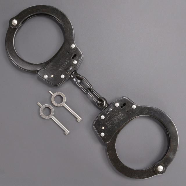 S&W 手錠 M100 ダブルロック メロナイト[sw350155]の通販はau PAY