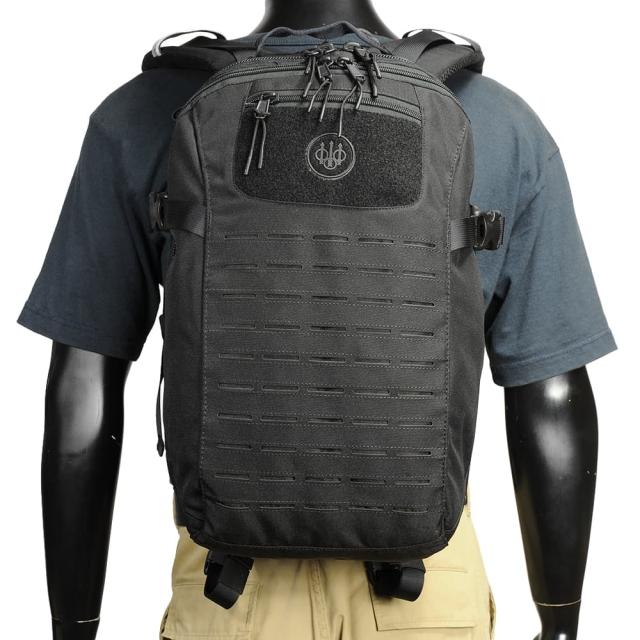 BERETTA タクティカルバックパック MOLLE レーザーカット 容量29L