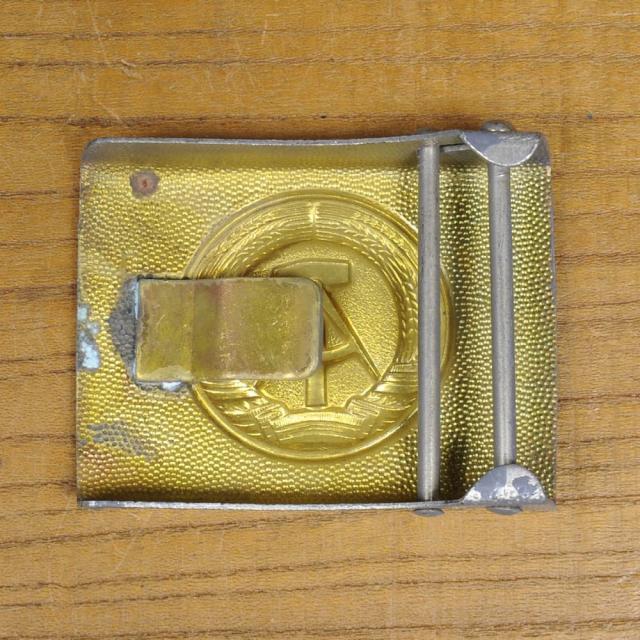 ドイツ軍放出品 ベルトバックル 旧東ドイツ 国章入り スチール製