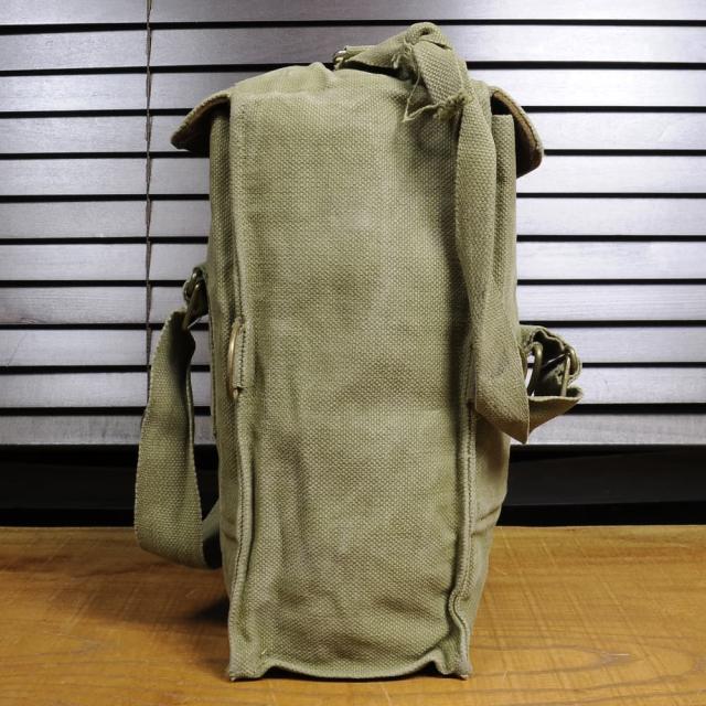 ベルギー軍放出品 ガスマスクバッグ スリムタイプ M51ガスマスク用