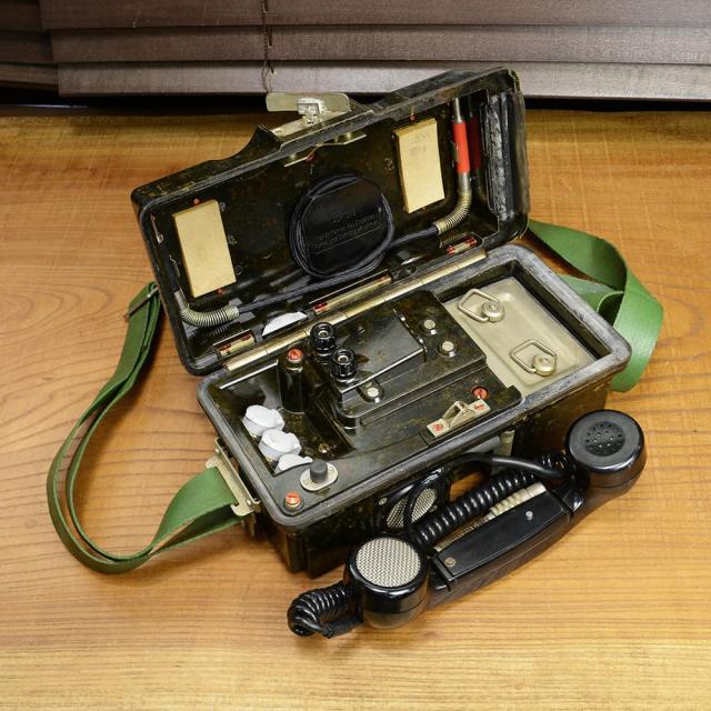 ドイツ軍放出品 フィールドフォン NVA 野戦電話 FF-63S [ 可 ][ra14350