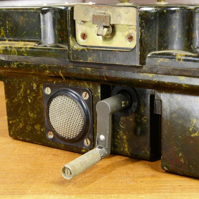 ドイツ軍放出品 フィールドフォン NVA 野戦電話 FF-63S [ 可 ][ra14350