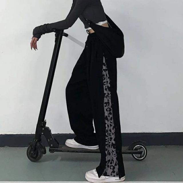 2色 パンツ レディース ワイド カジュアル ヒョウレオパード ボトムス ズボン かっこいい クール ルーズ マニッシュ ハイウエスト モノトーン 黒 ブラック グレー 調節 ボタン サイド 切り替えデザイン バイカラー リラックス おしゃれの通販は 8,988円
