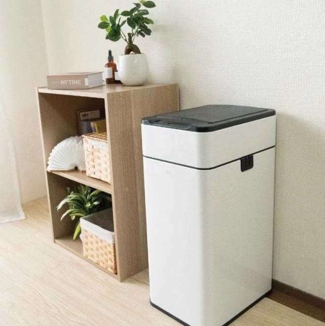 ゴミ箱 自動開閉 ふた付き 容量 50L スリム 45リットル ゴミ袋対応 センサー開閉 人感センサー ステンレス スクエア 角 乾電池式 電動 フタ付き ダストボックス ごみ箱 ペール 臭わない キッチン カウンター下 自動開閉ゴミ スリムの通販は