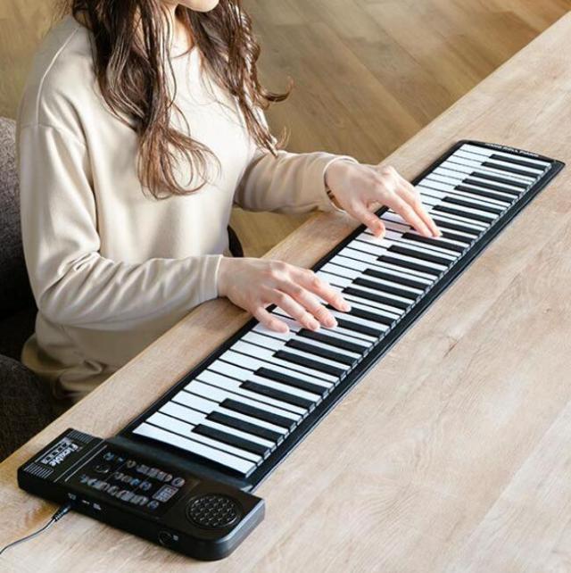ピアノ 電子ピアノ コンパクト 61鍵盤 ロールアップピアノ （ 送料無料 ロールピアノ 電子ロールピアノ 電子キーボード 巻ける 折りたたみ 持ち運び ポータブル たためる スタンド不要 コンパクト シリコンピアノ 楽器 録音機能 ）の通販は