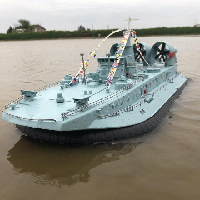 1/110?2.4G“エルキャック”ホバークラフト 大型ラジコンボート 船 50.4CM×24.4CM×19.3CM（長さ×幅×高さ） ドラフトの深さは約10mmですの通販は 85,437円