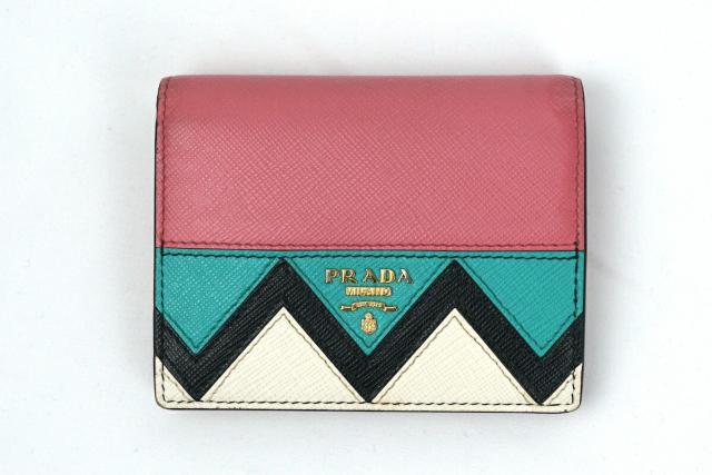 【オギ】PRADAピンクレザー二つ折り財布 PRADA ピンク レザー 二つ折り財布