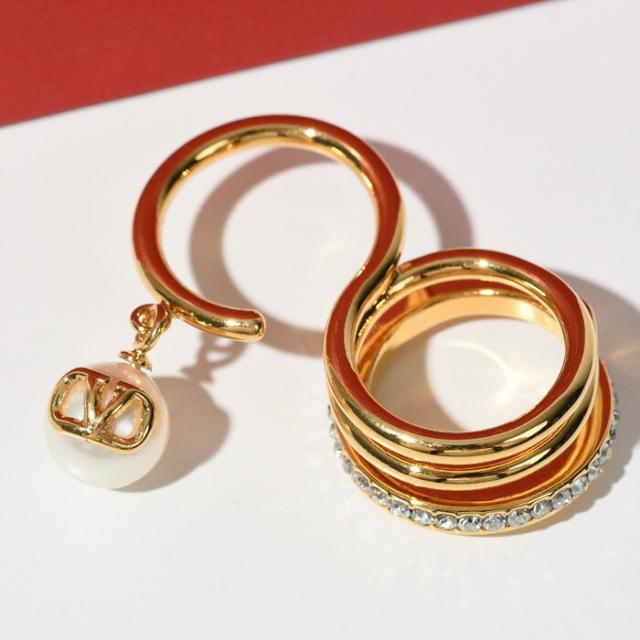 VALENTINO ヴァレンティノ バレンチノ Vロゴ シグネチャー パールリング 指輪 アクセサリー J0S44 QVS Vロゴ シグネチャーメタル SWAROVSKIR レディース パール パールビーズ ゴールド GOLD シンプル エレガント 人気 の通販は 32,110円