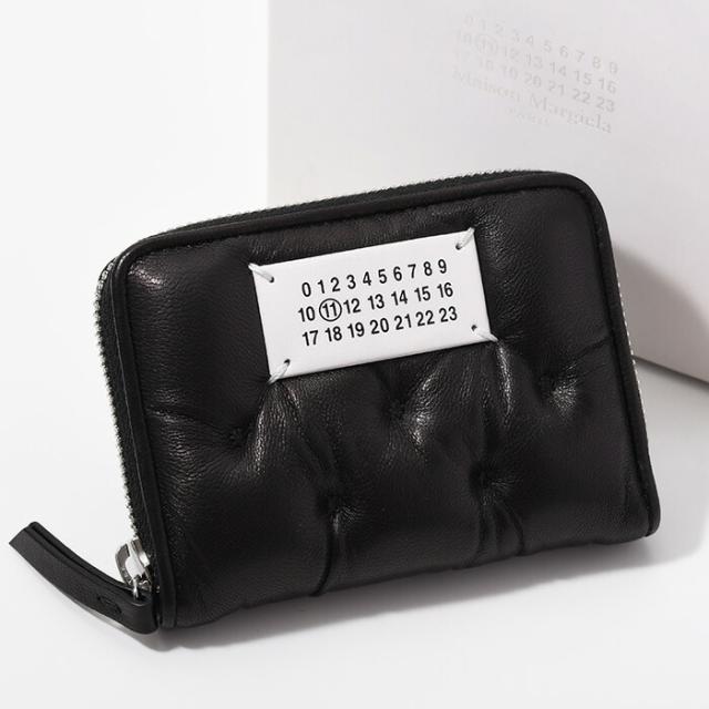 MAISON MARGIELA メゾン マルジェラ 財布 コインケース グラム スラム エンブロイダリー コインホルダー SA1VX0018 P6434 レディース ブラック ウォレット カードケース レザー の通販は