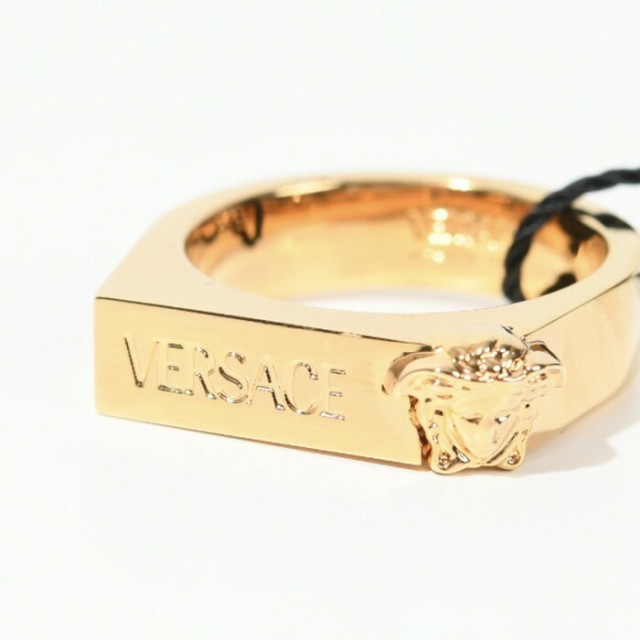 VERSACE ヴェルサーチ 指輪 メドゥーサ リング 10065991A00620 メンズ GOLD ゴールド シンプル ロゴ モチーフ 真鍮 人気 おすすめ ギフトの通販は